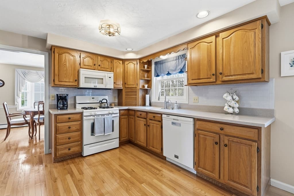 Single Family Residence at 32 Dolly Dr, Worcester MA 01604, photo 9 of 28