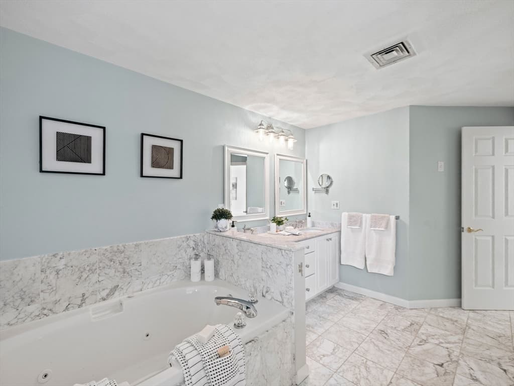 Condominium at 31 Forest Lane # 31, Hopkinton MA 01748, photo 15 of 31