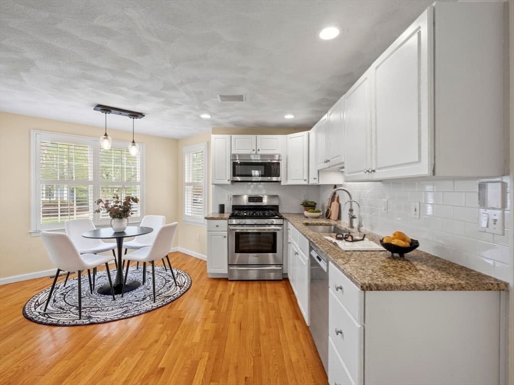Condominium at 31 Forest Lane # 31, Hopkinton MA 01748, photo 11 of 31