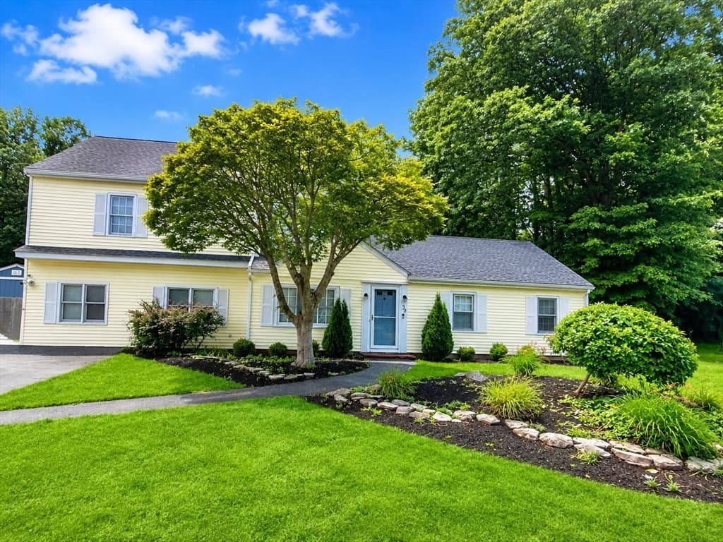 Single Family Residence at 39 Birchcroft Rd, Canton MA 02021, Canton, photo 2 of 21