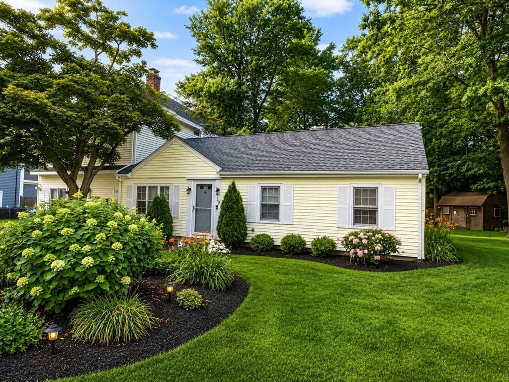 39 Birchcroft Rd, Canton MA 02021