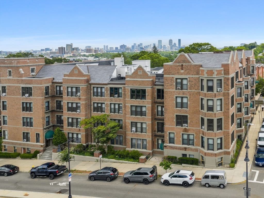1486 Commonwealth Ave # 4, Boston MA 02135