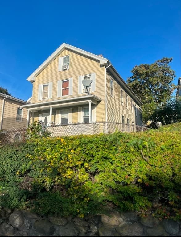 71 Fox St, Worcester MA 01604