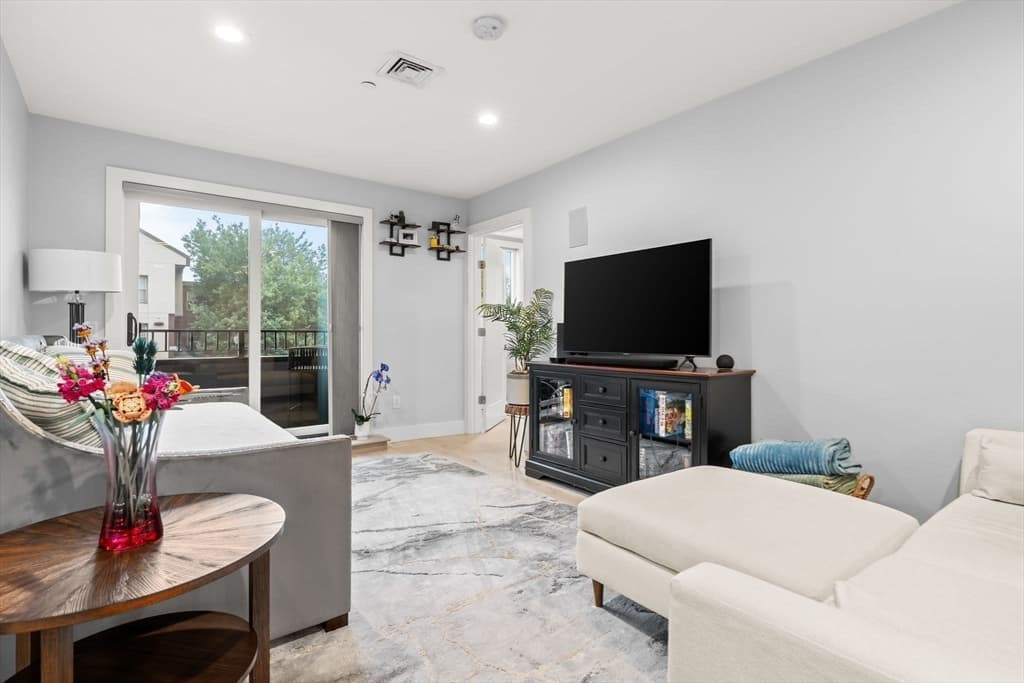 Condominium at 150 W Broadway # 203, Boston MA 02127, photo 6 of 17