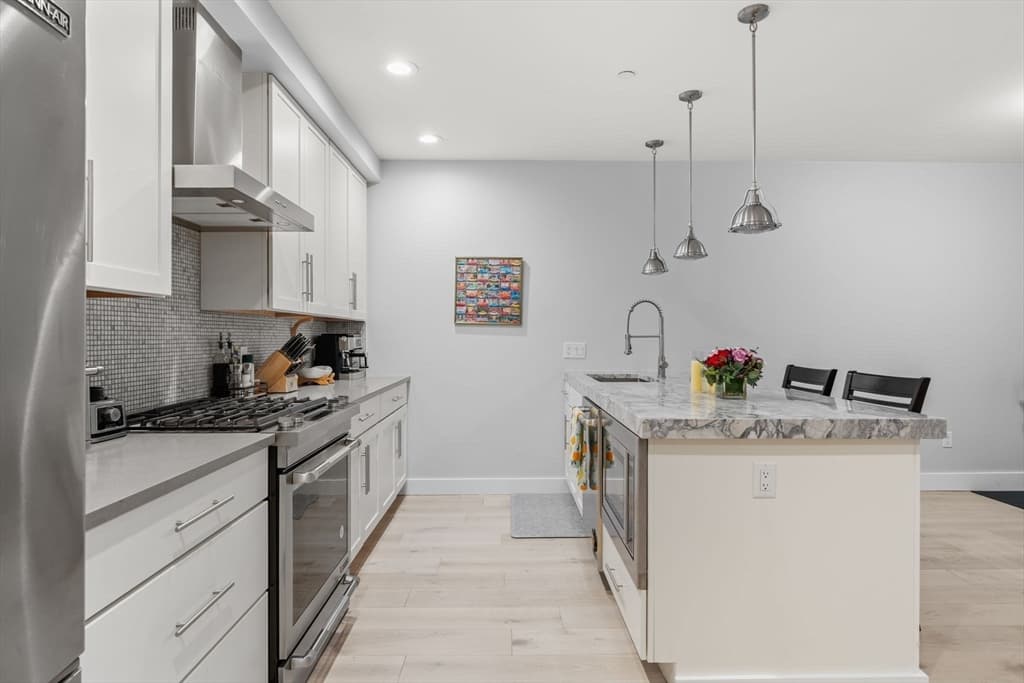 Condominium at 150 W Broadway # 203, Boston MA 02127, photo 3 of 17