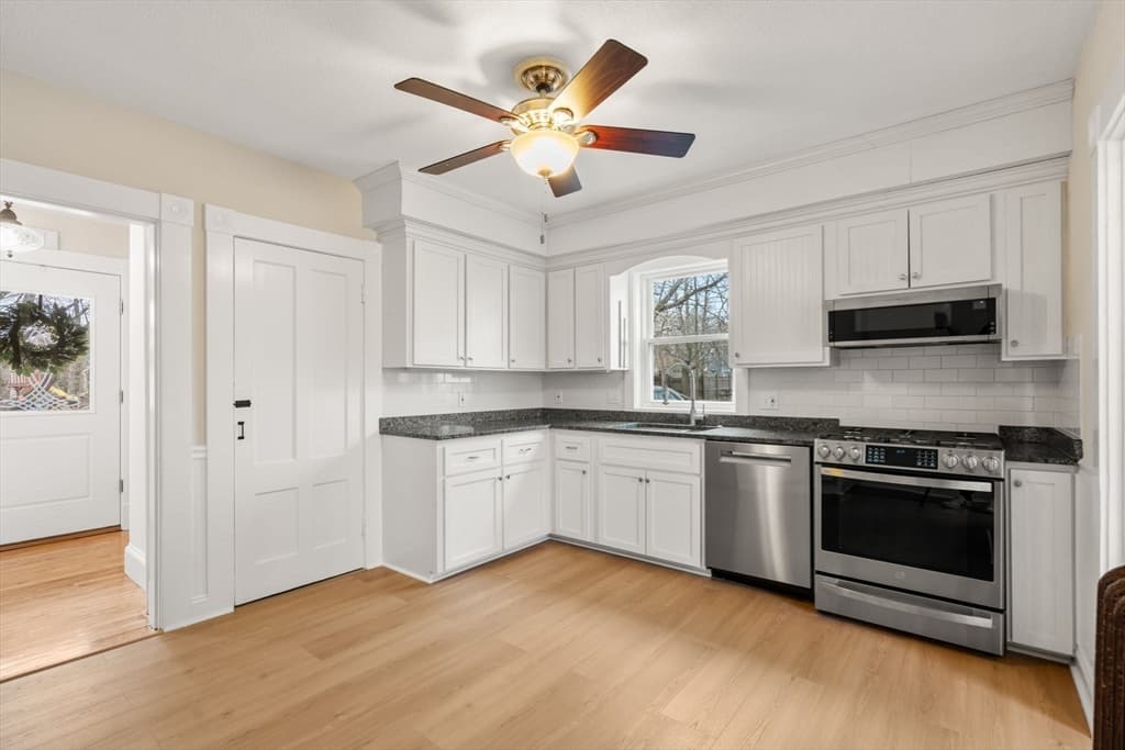 Single Family Residence at 58 Church St, Chelmsford MA 01863, photo 6 of 15