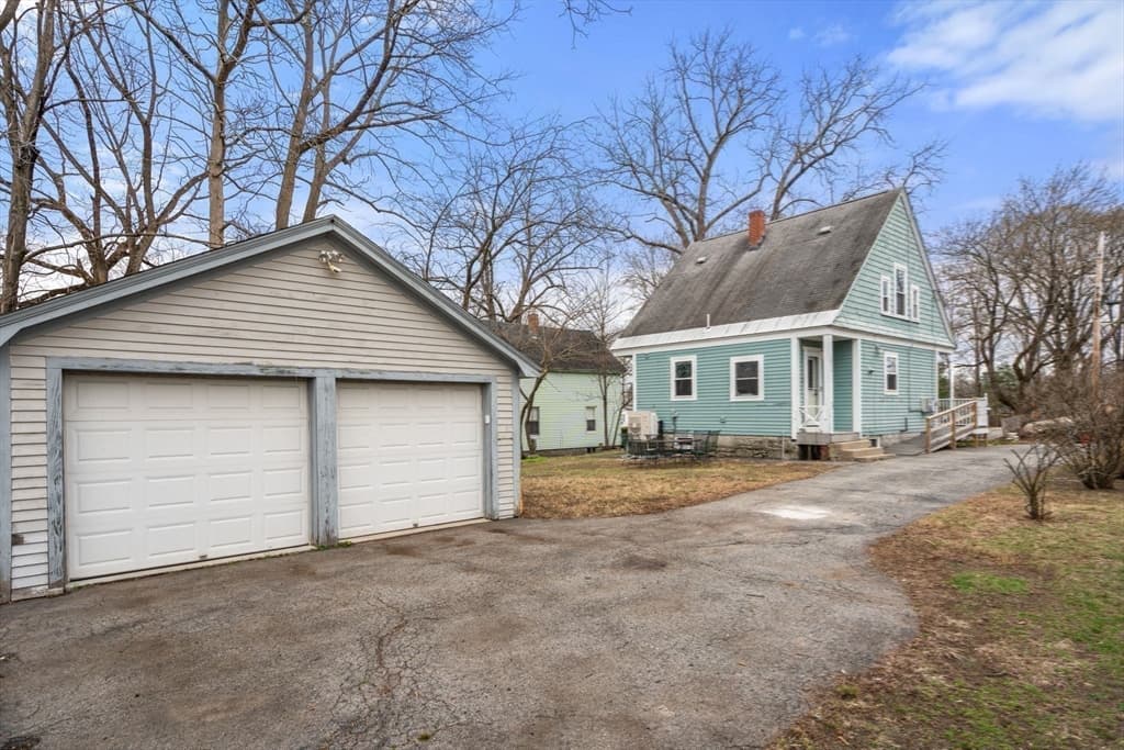 Single Family Residence at 58 Church St, Chelmsford MA 01863, photo 14 of 15