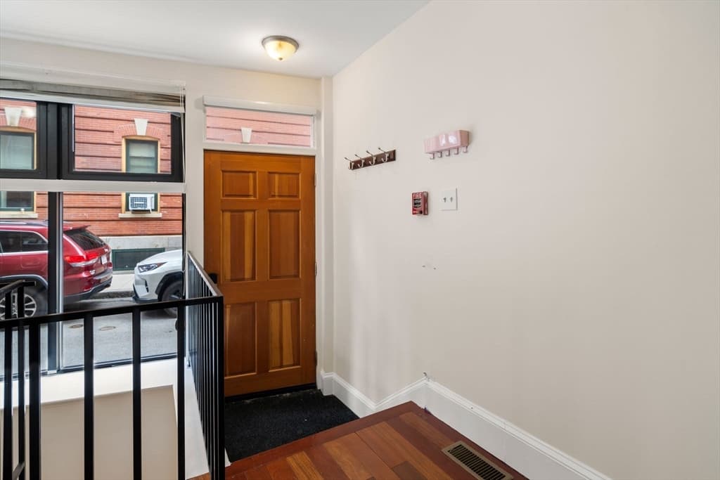 Condominium at 46 N Bennet St # 1, Boston MA 02113, photo 6 of 20