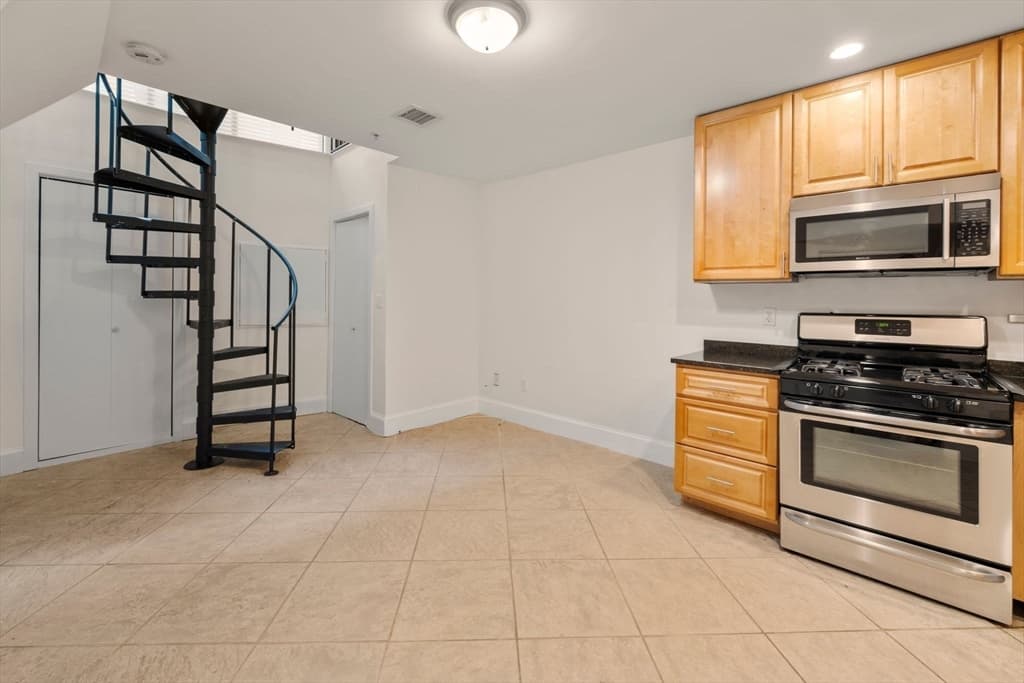 Condominium at 46 N Bennet St # 1, Boston MA 02113, photo 12 of 20