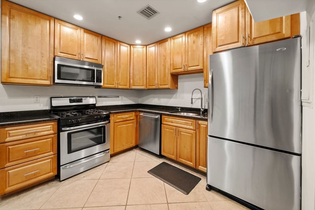 Condominium at 46 N Bennet St # 1, Boston MA 02113, photo 14 of 20