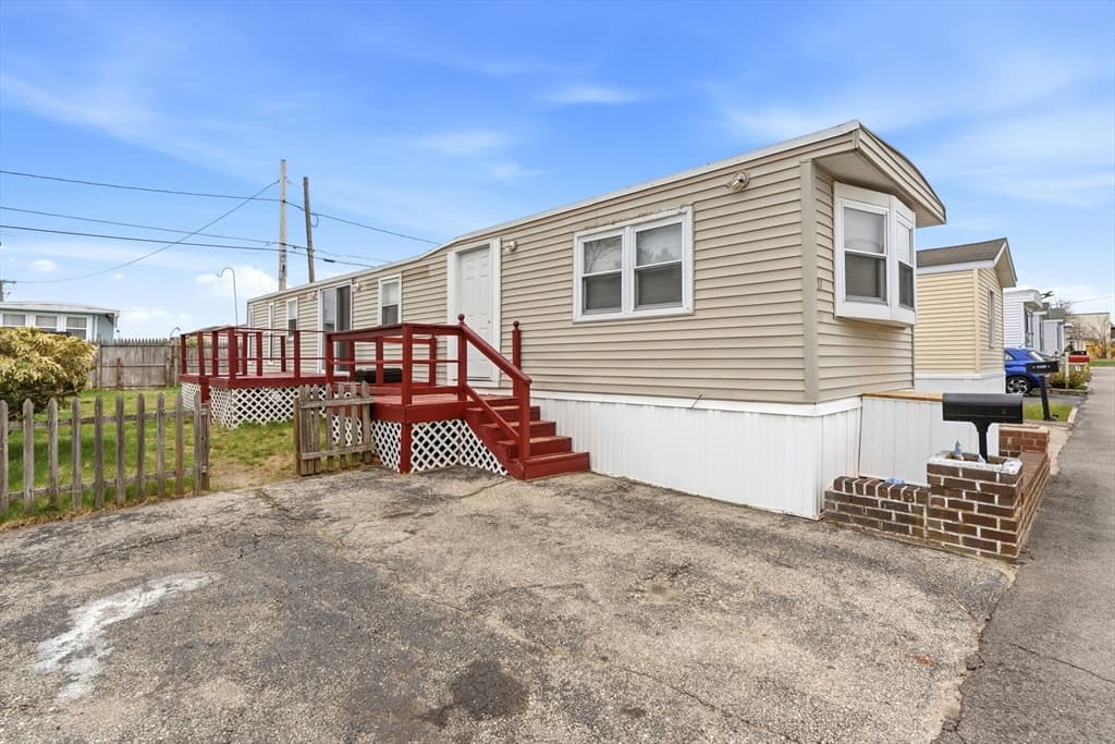 11 East Dr, East Providence RI 02916 photo 2