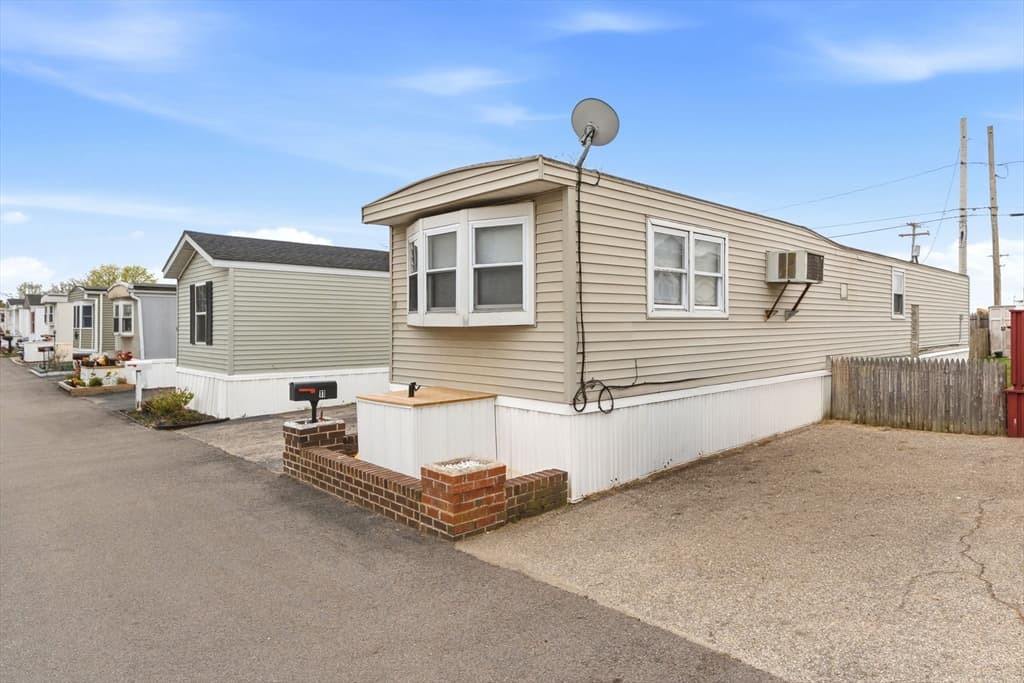 11 East Dr, East Providence RI 02916 photo 6