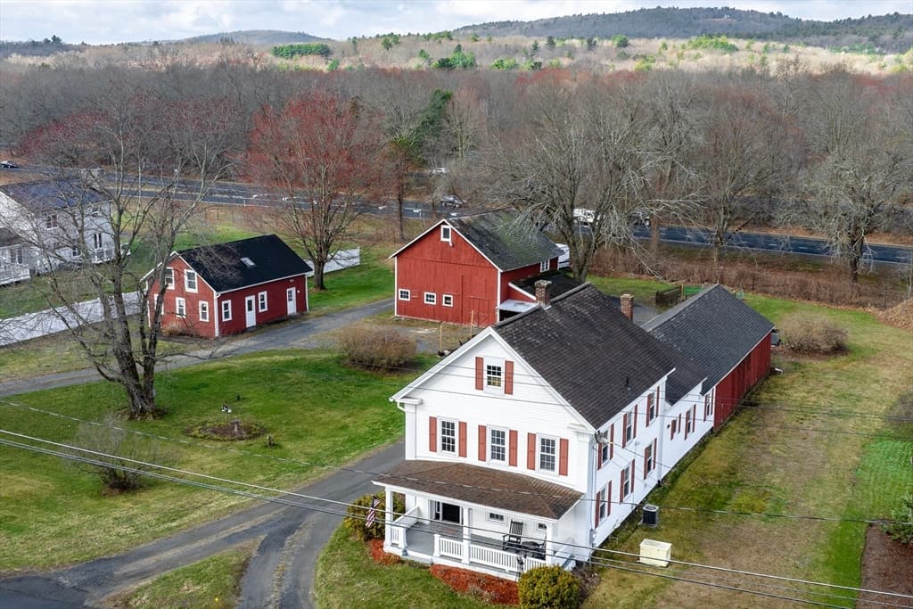 79 State Rd, Whately MA 01093