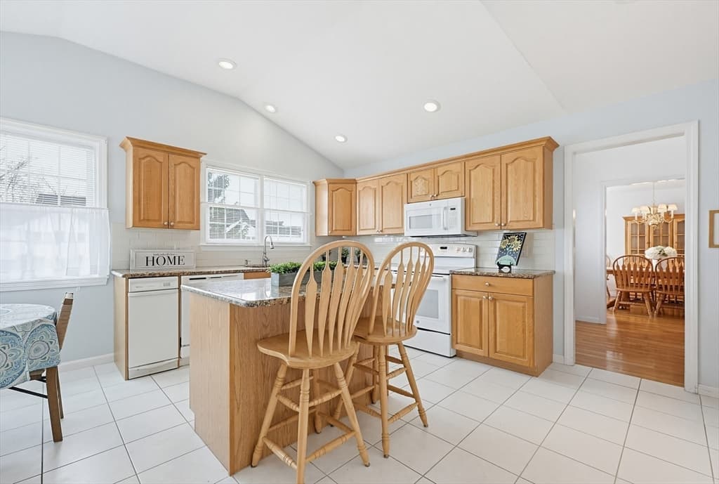 Condominium at 8 Aspen Way # 8, Franklin MA 02038, photo 7 of 41