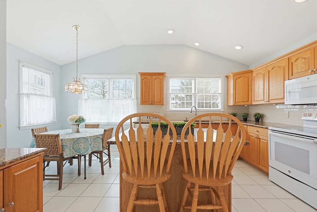 Condominium at 8 Aspen Way # 8, Franklin MA 02038, photo 9 of 41