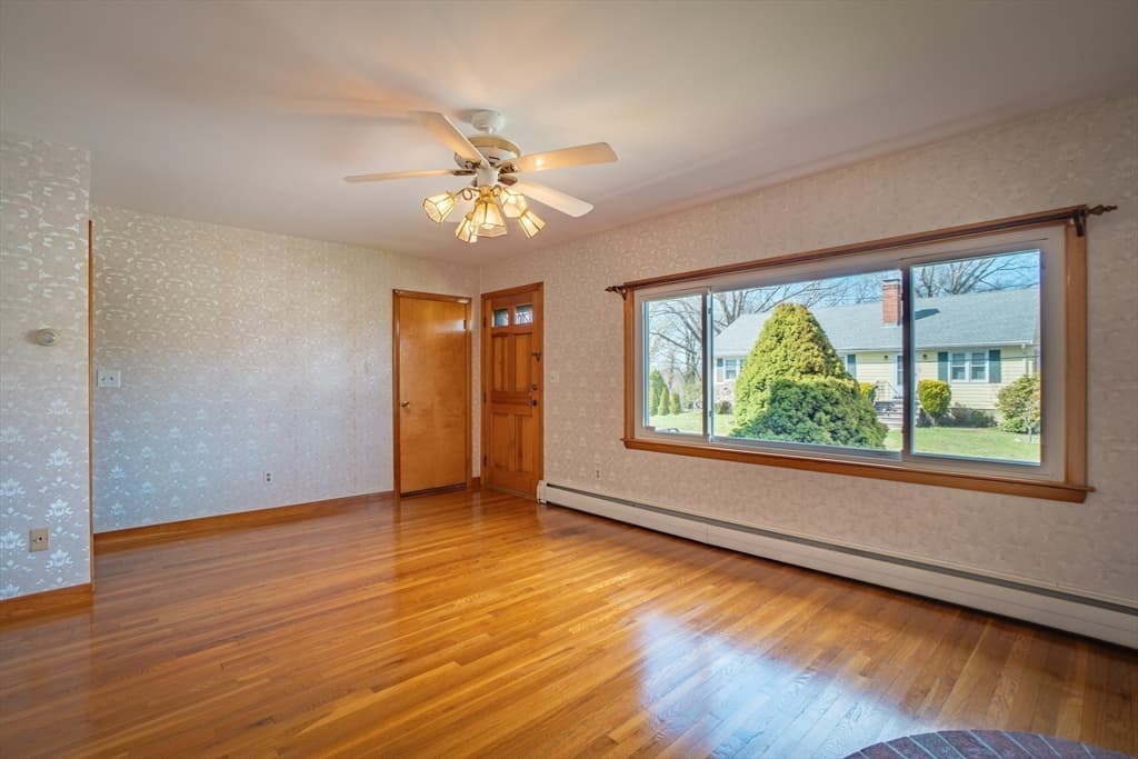 Single Family Residence at 7 Cedarcrest Rd, Salem MA 01970, photo 6 of 41
