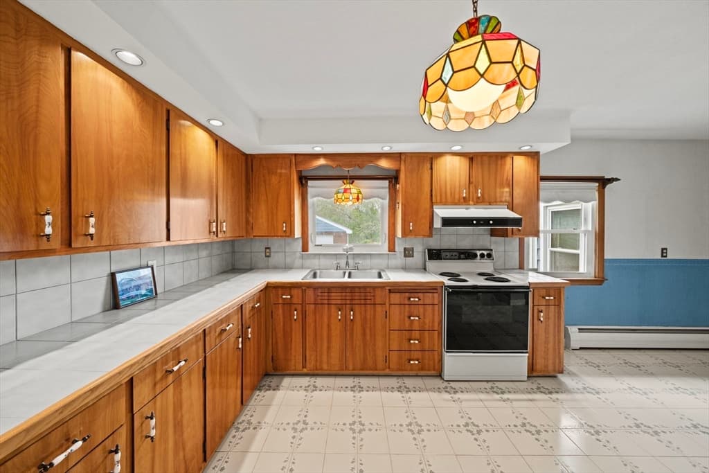 Single Family Residence at 7 Cedarcrest Rd, Salem MA 01970, photo 10 of 41
