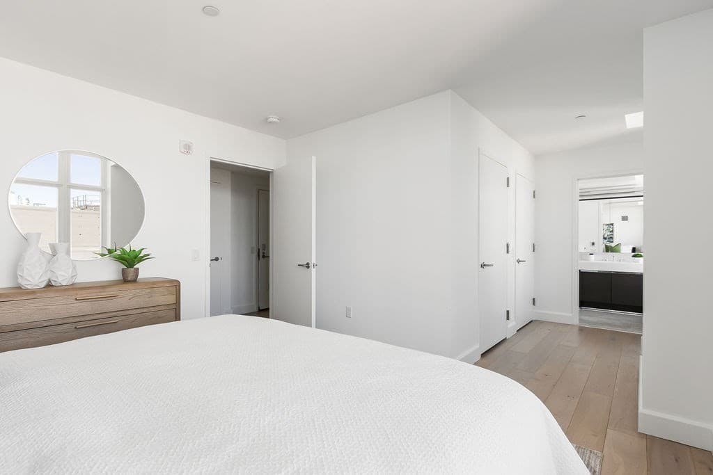 Condominium at 100 Lovejoy Wharf, Boston MA 02114, photo 15 of 31