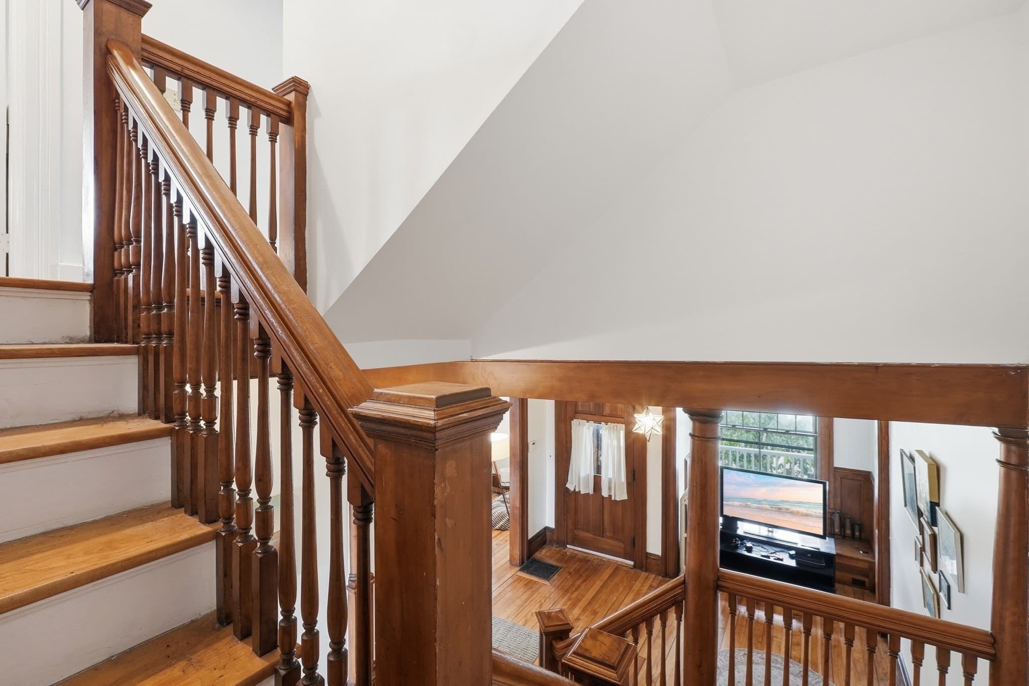 Single Family Residence at 8 Westland St, Worcester MA 01602, photo 16 of 40