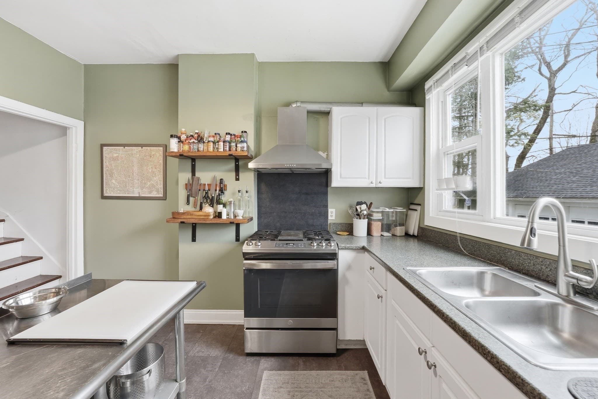 Single Family Residence at 8 Westland St, Worcester MA 01602, photo 12 of 40