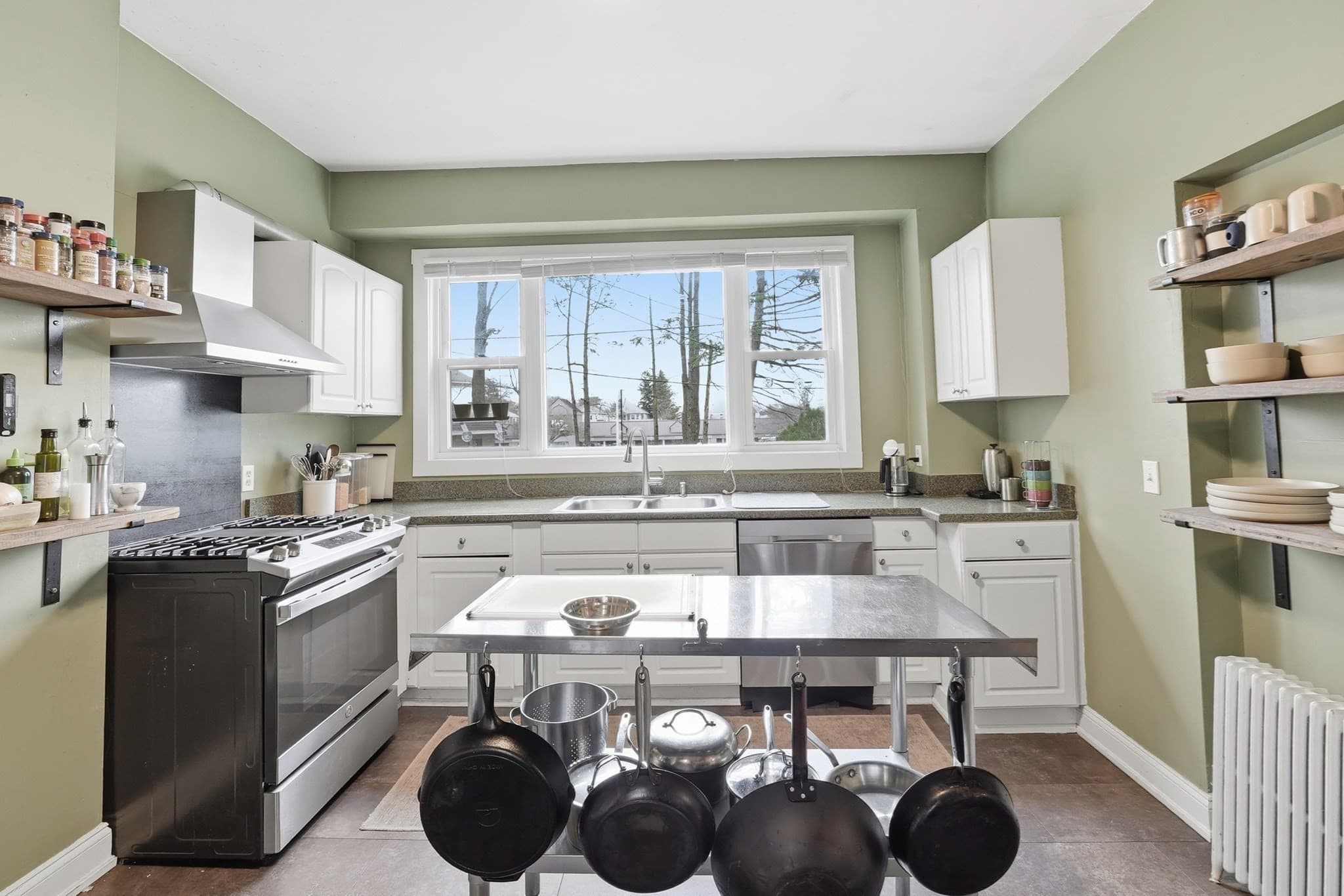 Single Family Residence at 8 Westland St, Worcester MA 01602, photo 9 of 40