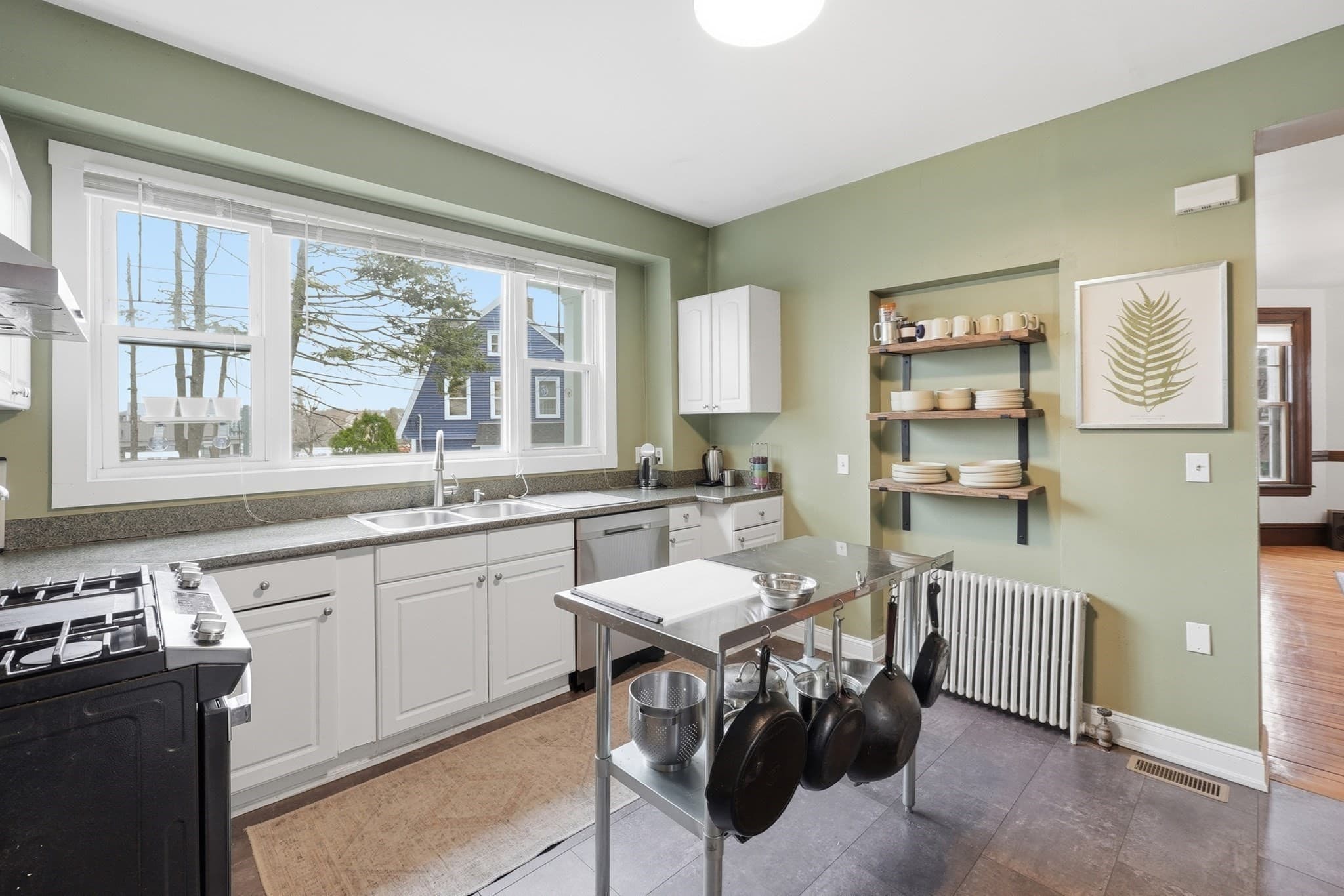 Single Family Residence at 8 Westland St, Worcester MA 01602, photo 10 of 40