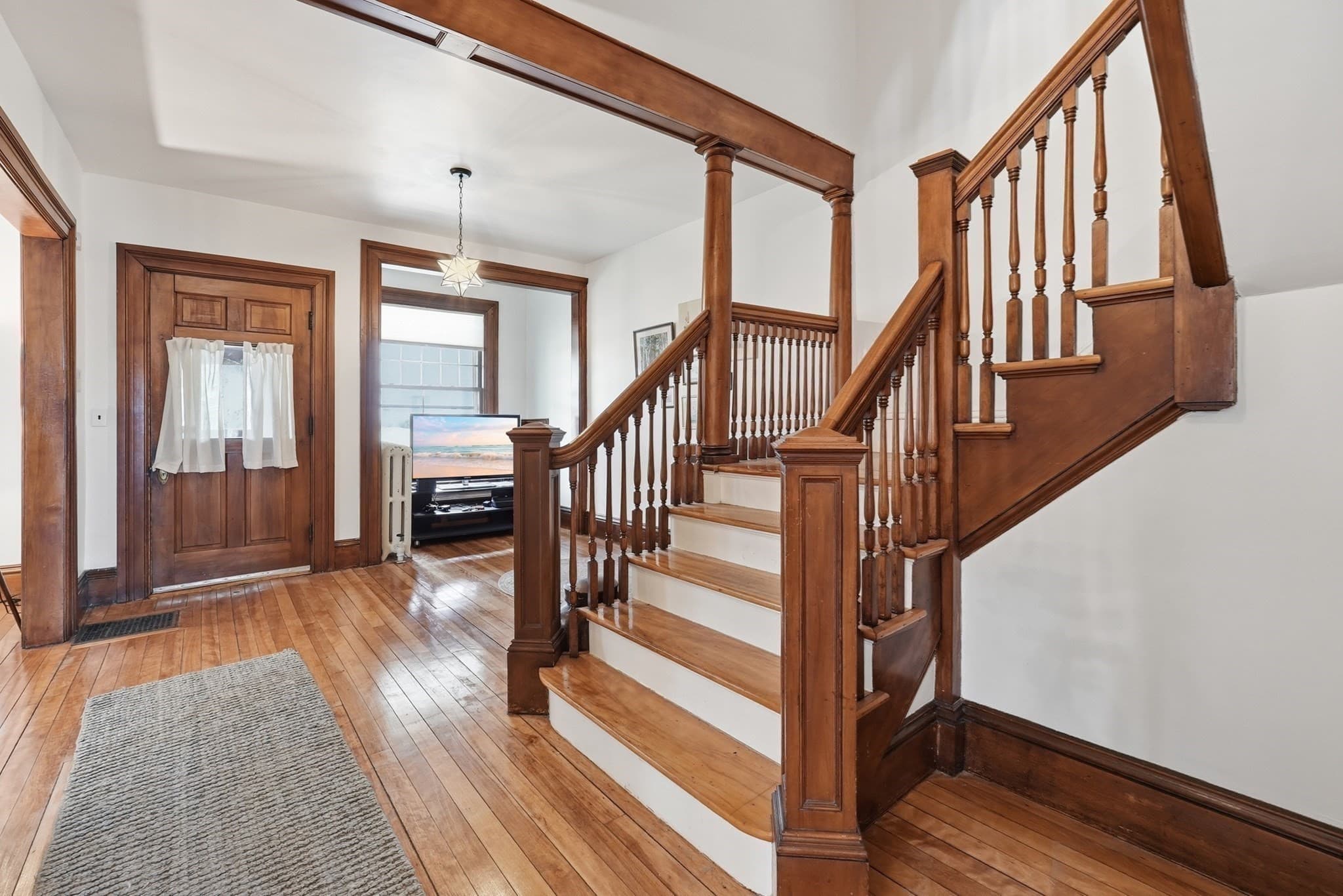 Single Family Residence at 8 Westland St, Worcester MA 01602, photo 4 of 40