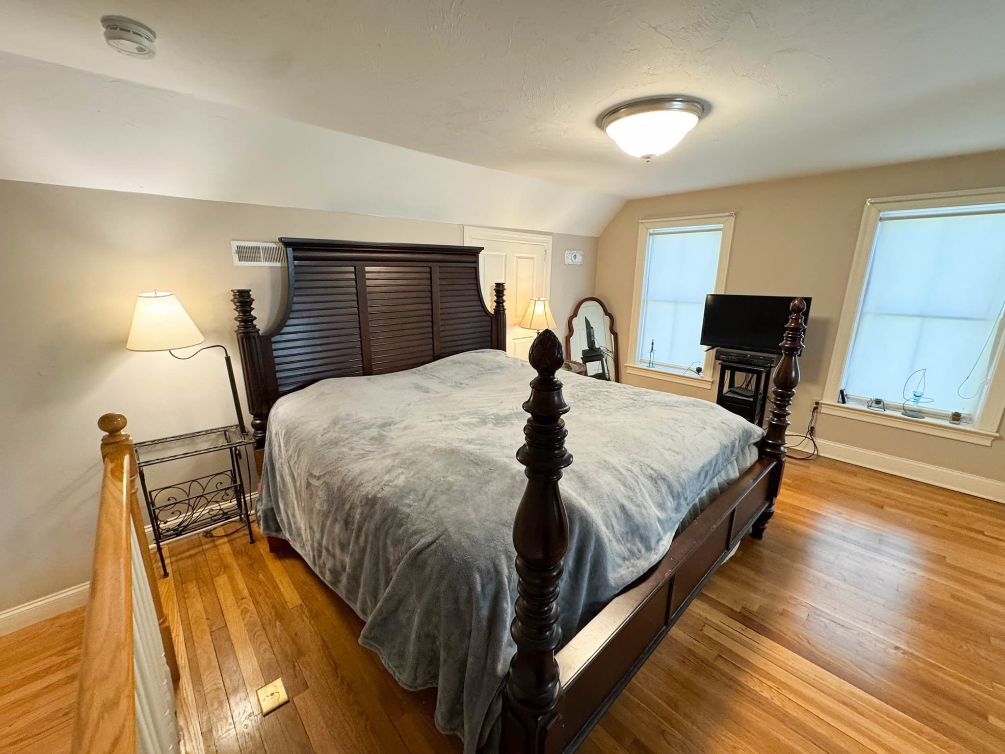 3 Family at 81-83 South Rd, Bedford MA 01730, photo 9 of 19