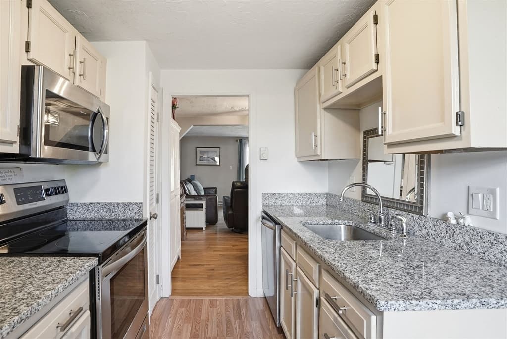 Condominium at 848 Plain St # 28, Marshfield MA 02050, Marshfield, photo 7 of 34