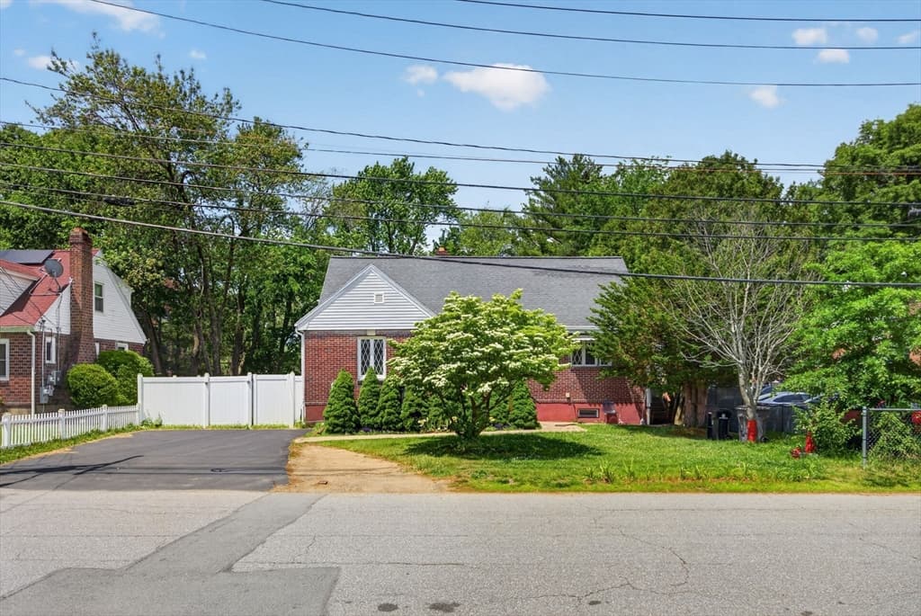 Single Family Residence at 26 Beulah St, Framingham MA 01701, photo 2 of 42