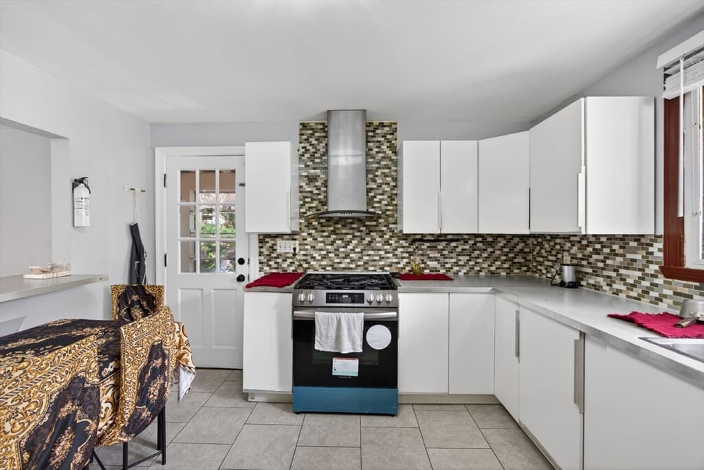 Single Family Residence at 26 Beulah St, Framingham MA 01701, photo 13 of 42