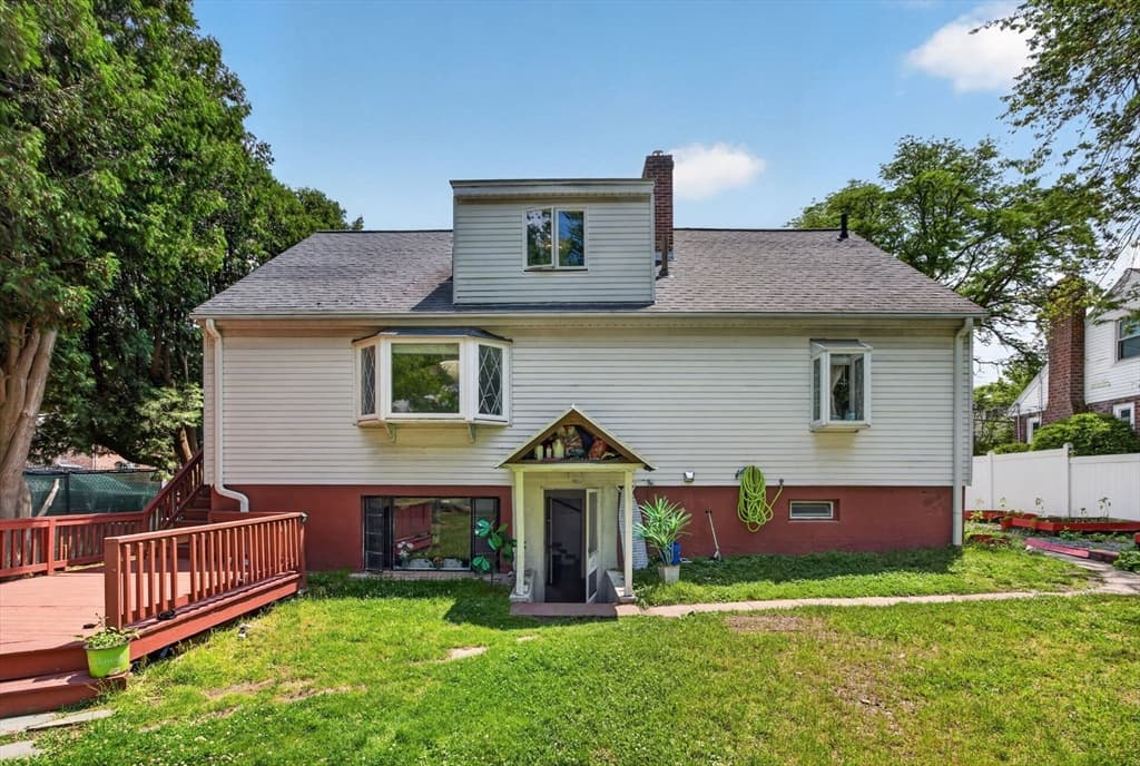Single Family Residence at 26 Beulah St, Framingham MA 01701, photo 3 of 42
