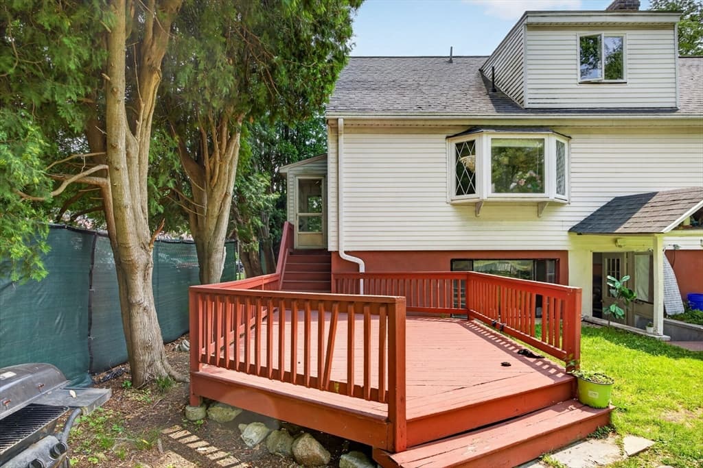 Single Family Residence at 26 Beulah St, Framingham MA 01701, photo 9 of 42