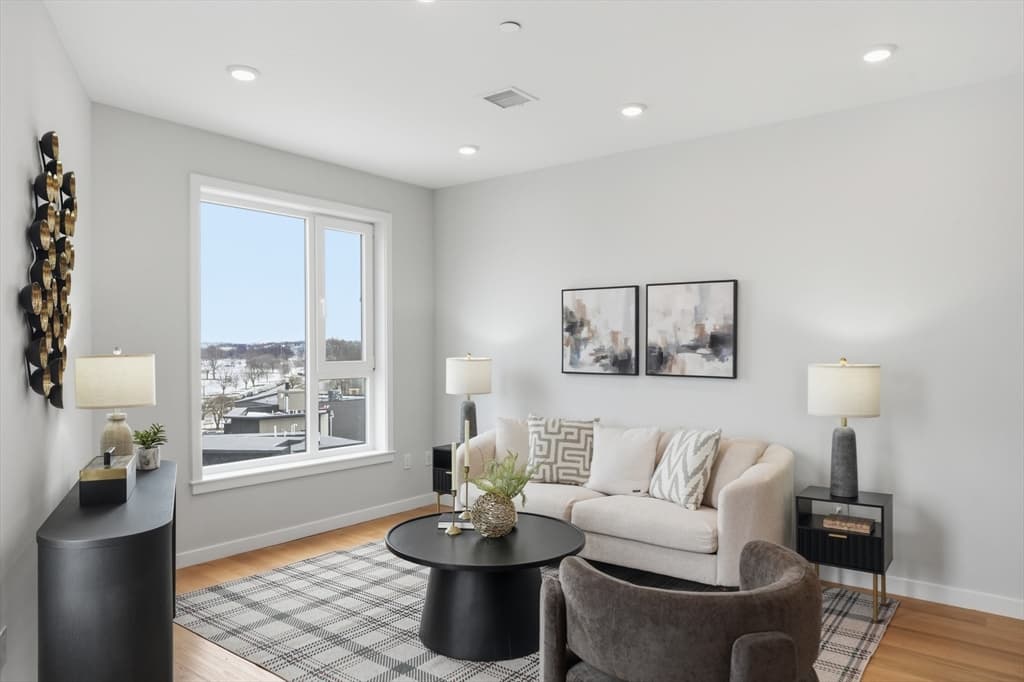 Condominium at 267 Old Colony # 506, Boston MA 02127, Boston, photo 9 of 35