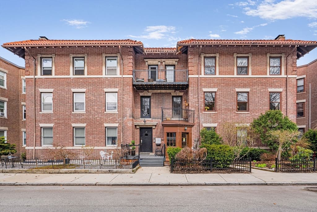 Condominium at 25 South Street # 4, Boston MA 02135, photo 25 of 31