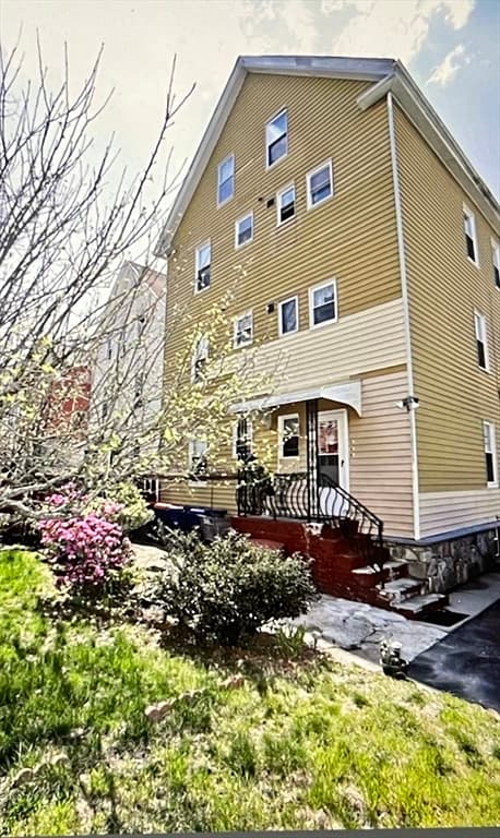 10 Viall Street, New Bedford MA 02744