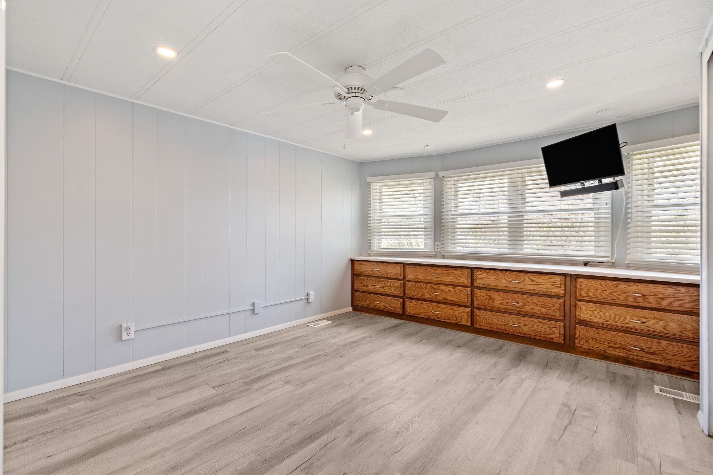Mobile Home at 46 Louie Lane, Raynham MA 02767, Raynham, photo 23 of 32