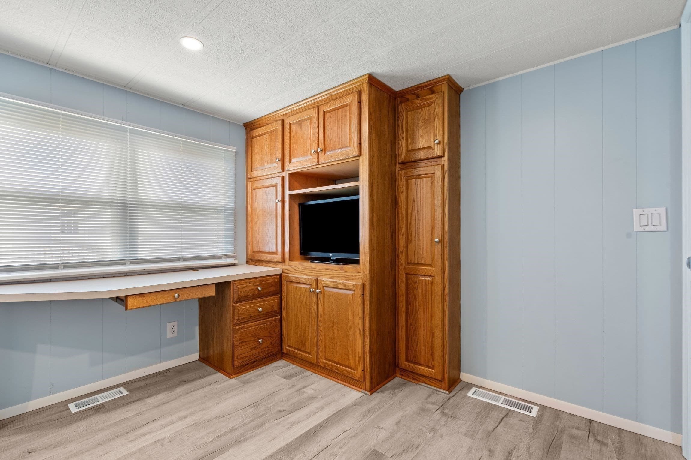 Mobile Home at 46 Louie Lane, Raynham MA 02767, Raynham, photo 17 of 32
