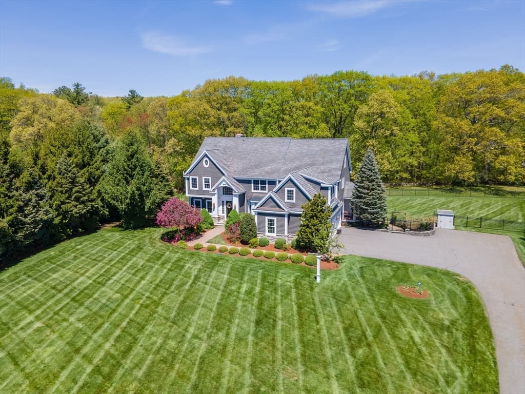Single Family Residence at 4 Nipmuc Lane, Southborough MA 01772, Southborough, photo 3 of 42