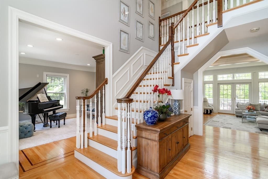 Single Family Residence at 4 Nipmuc Lane, Southborough MA 01772, Southborough, photo 4 of 42