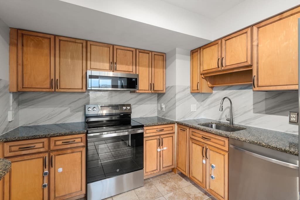 Condominium at 250 Hammond Pond Parkway # 609N, Newton MA 02467, Newton, photo 11 of 28
