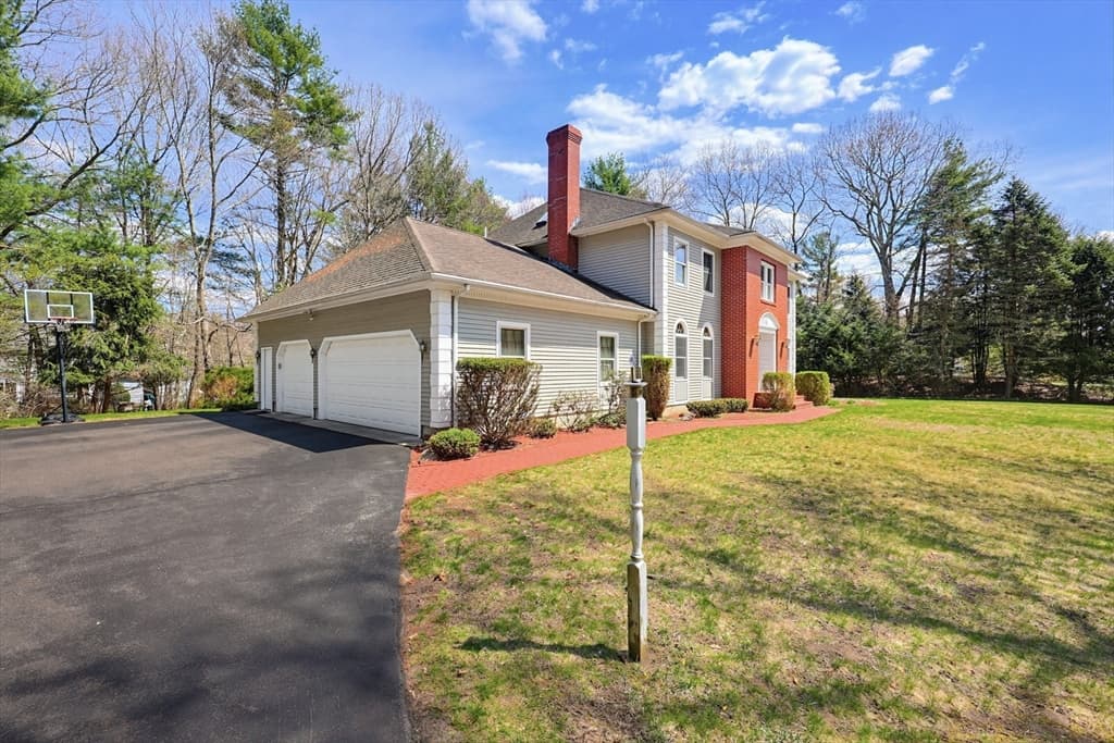 23 Cornerstone Dr, Easton MA 02356 photo 2