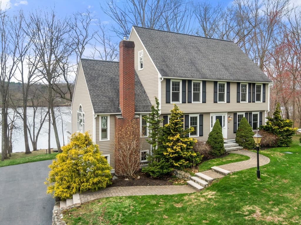 16 Merrimack River Rd, Groveland MA 01834