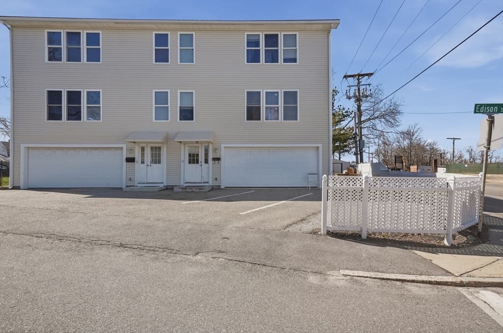 Condex at 82 Edison St # 82, Quincy MA 02169, photo 2 of 20