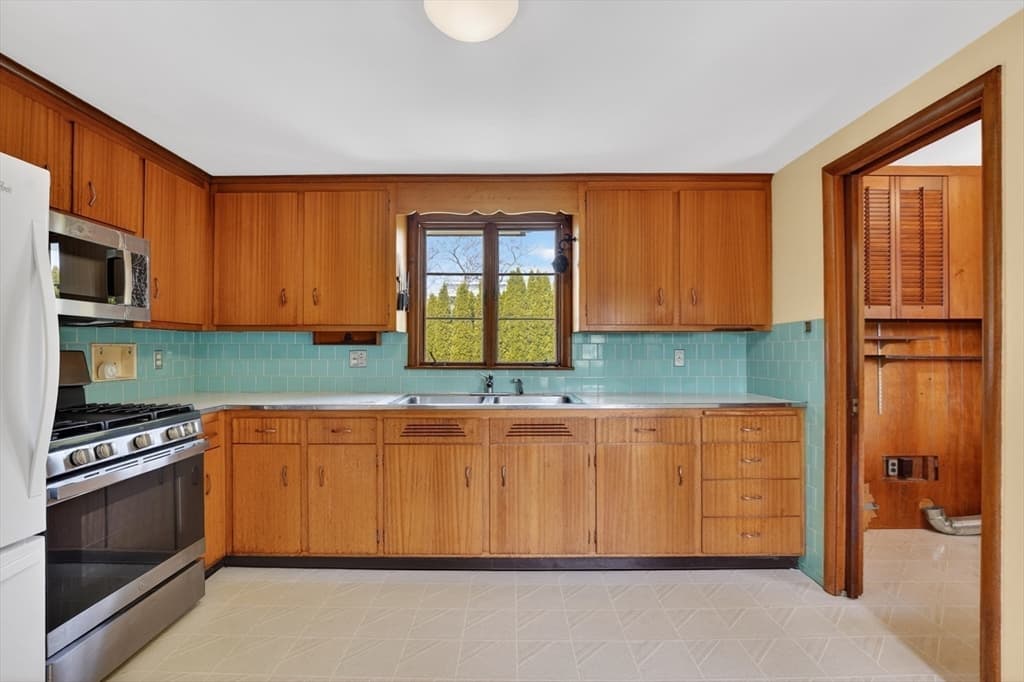 6 Desmond Dr, Nahant MA 01908 photo 13