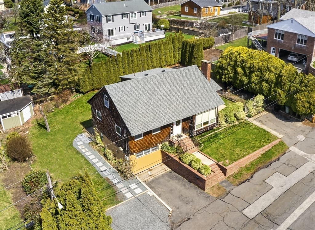 6 Desmond Dr, Nahant MA 01908
