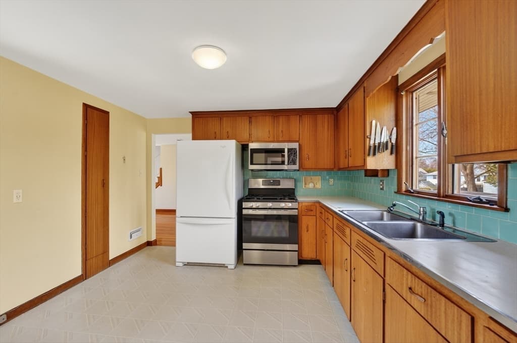 6 Desmond Dr, Nahant MA 01908 photo 14