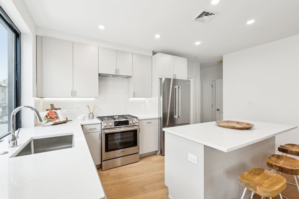 Condominium at 256 Dorchester Street # 401, Boston MA 02127, Boston, photo 13 of 29