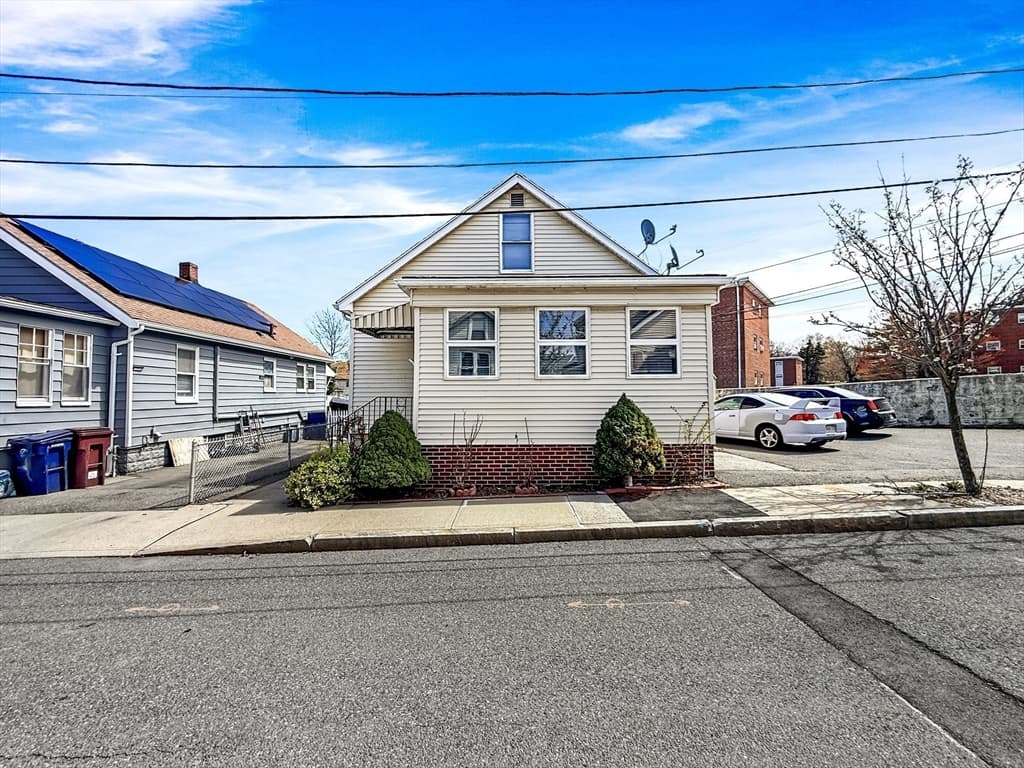 14 Oak Ter, Everett MA 02149