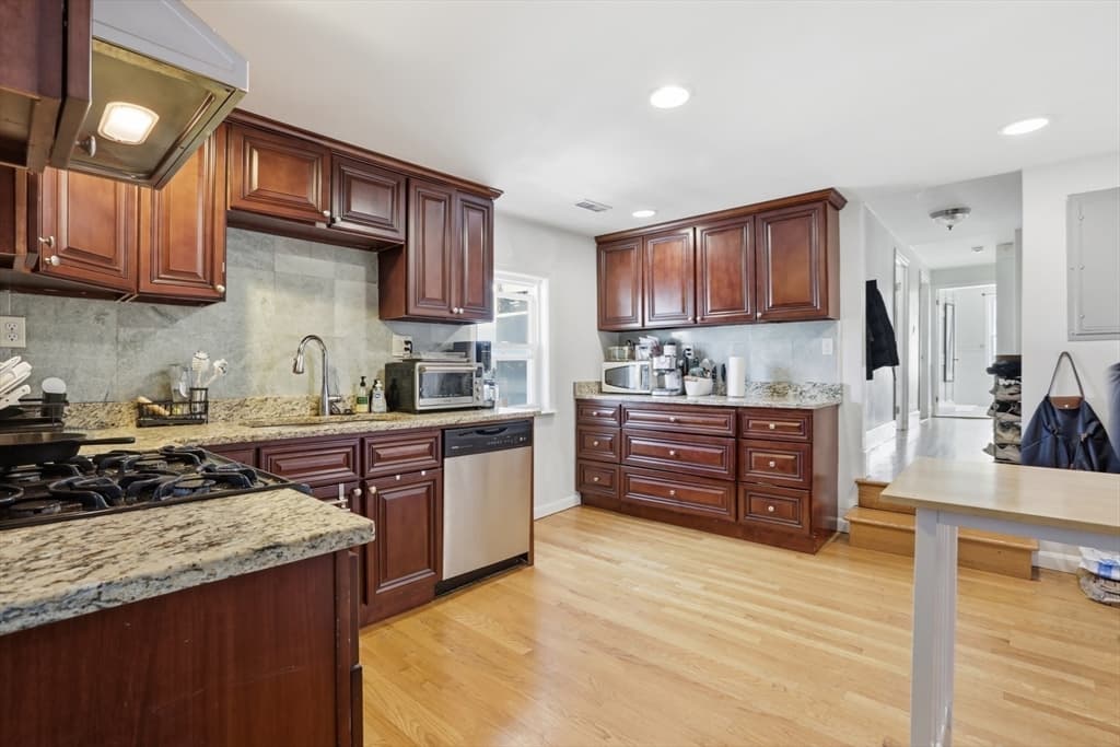 Single Family Residence at 289 Broadway, Cambridge MA 02139, Cambridge, photo 7 of 32